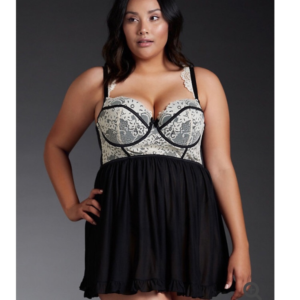 Torrid Lace and ruffled trim skirt babydoll